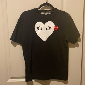 Comme does Garçons black shirt with white & red 🖤